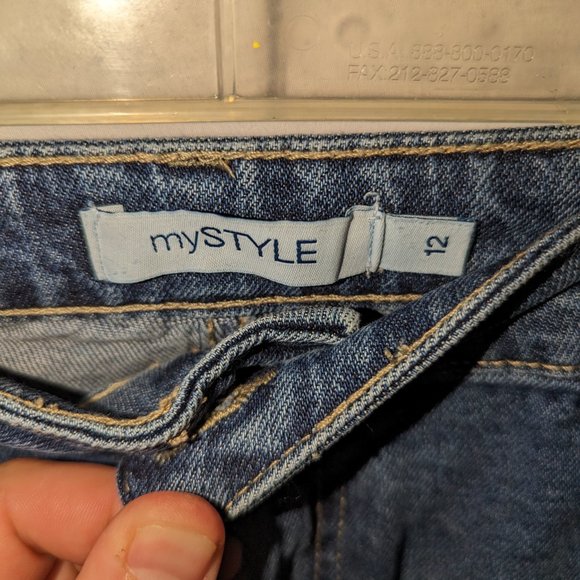 Cute Women's Cutoff Ripped Jean Shorts - Picture 3 of 4